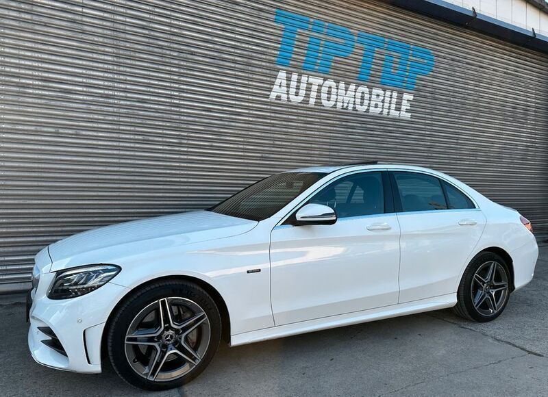 Weiß Gebraucht 2020 Mercedes C300e AMG line Limousine | 29.900 € (Etwas zu teuer) - Bild 1/4