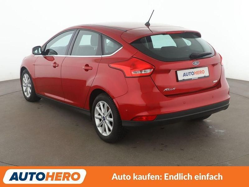 Gebraucht Ford Focus Titanium 101 PS (74 kW) 2018 Rot Limousine