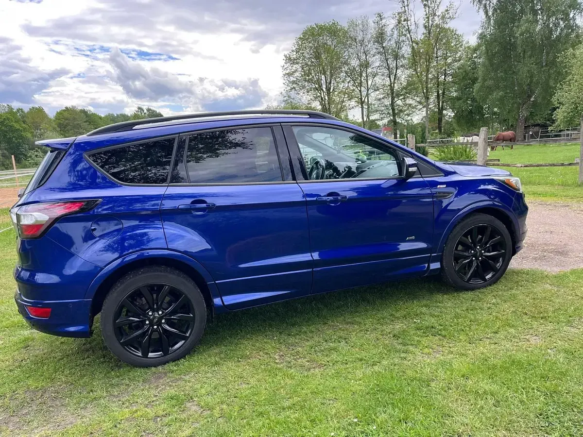 Gebraucht Ford Kuga ST 179 PS (131 kW) 2017 Blau SUV