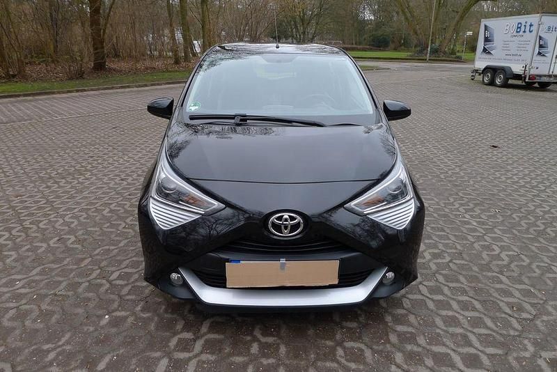 Gebraucht Toyota Aygo X-play 72 PS (52 kW) 2019 Schwarz Kleinwagen