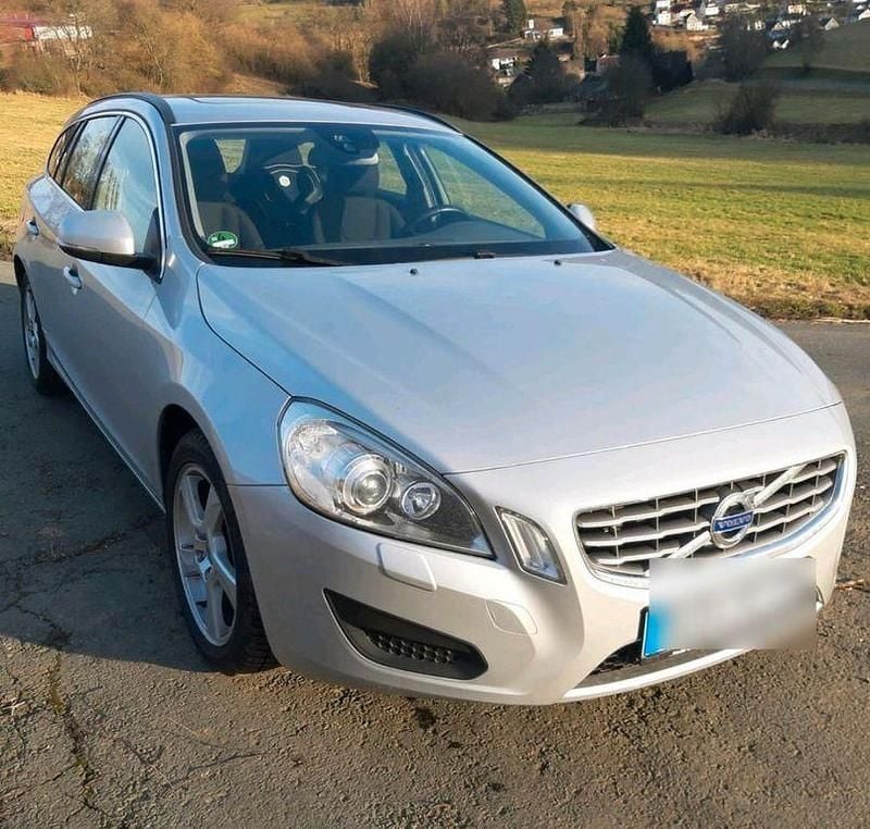 Second-hand Volvo V60 215 CP (158 kW) 2013 Argintiu Break