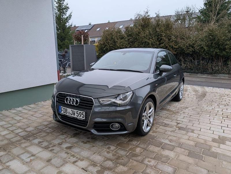 Grau Gebraucht 2011 Audi A1 S-Line Coupé | 7.500 € (Fairer Preis) - Bild 1/4