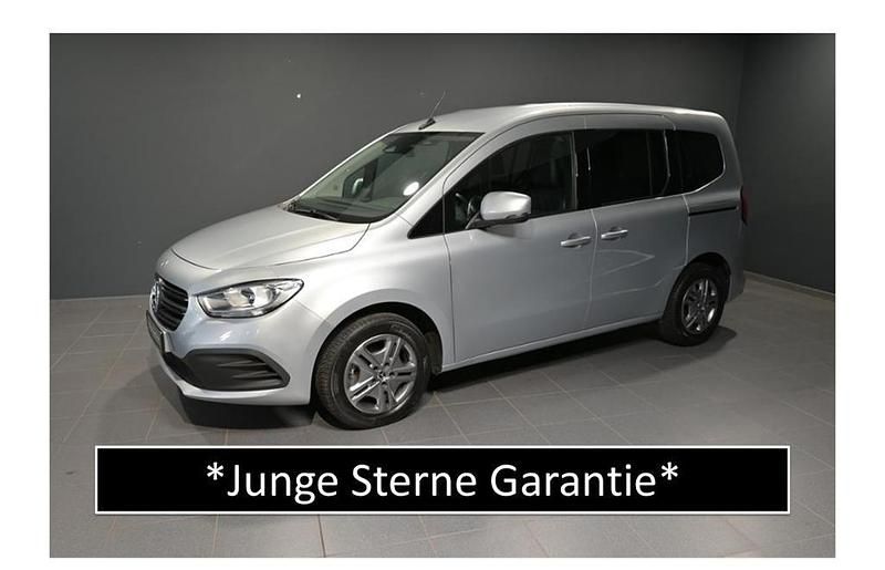 Helvinsilber metallic Gebraucht 2024 Mercedes T180 Style Van / Kleinbus | 25.270 € (Guter Preis) - Bild 1/4