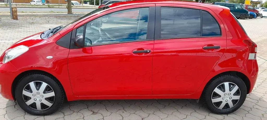 Gebraucht Toyota Yaris Cool 99 PS (72 kW) 2011 Rot Kleinwagen