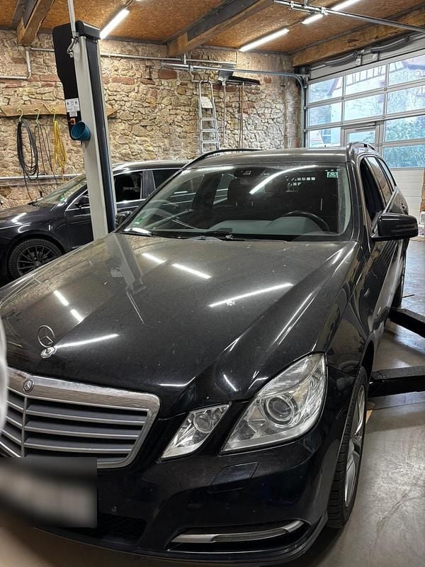 Gebraucht Mercedes E220 170 PS (125 kW) 2010 Schwarz Kombi