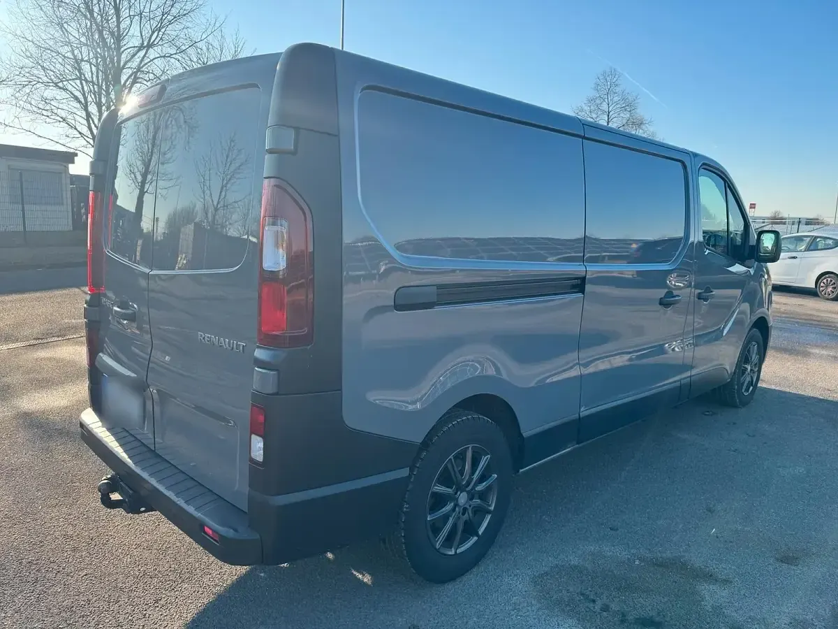 Occasion Renault Trafic 140 ch (102 kW) 2015 Gris Monospace
