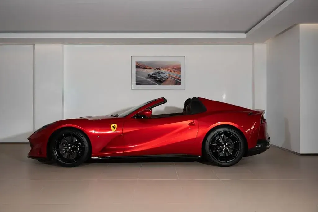 Gebraucht Ferrari 812 799 PS (587 kW) 2024 Rot Cabrio