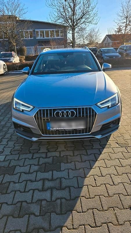Grau Gebraucht 2017 Audi A4 Comfort Limousine | 24.000 € (Fairer Preis) - Bild 1/4