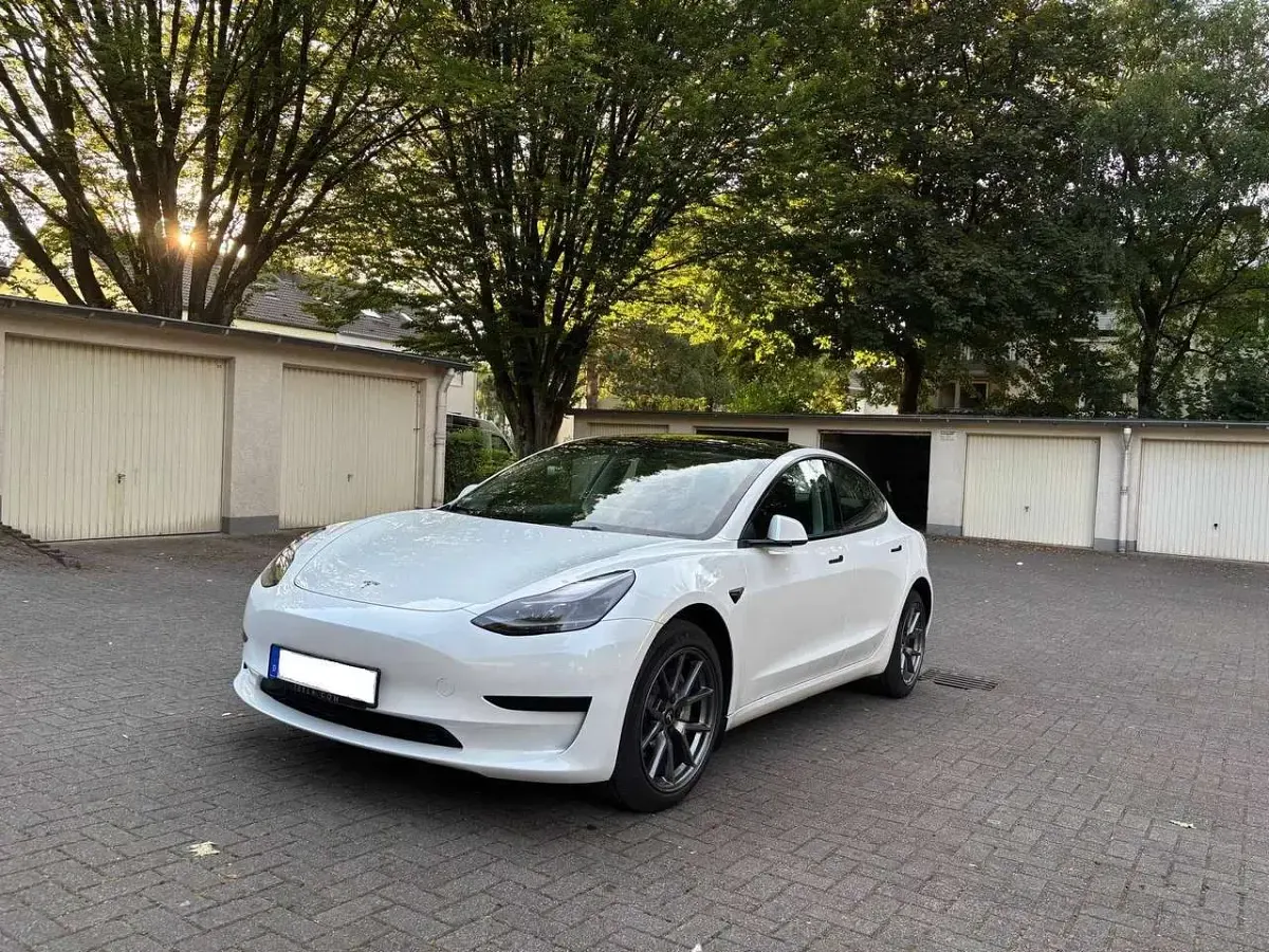 Gebraucht Tesla Model 3 RWD 208 kW (283 PS) 2023 Weiß Limousine