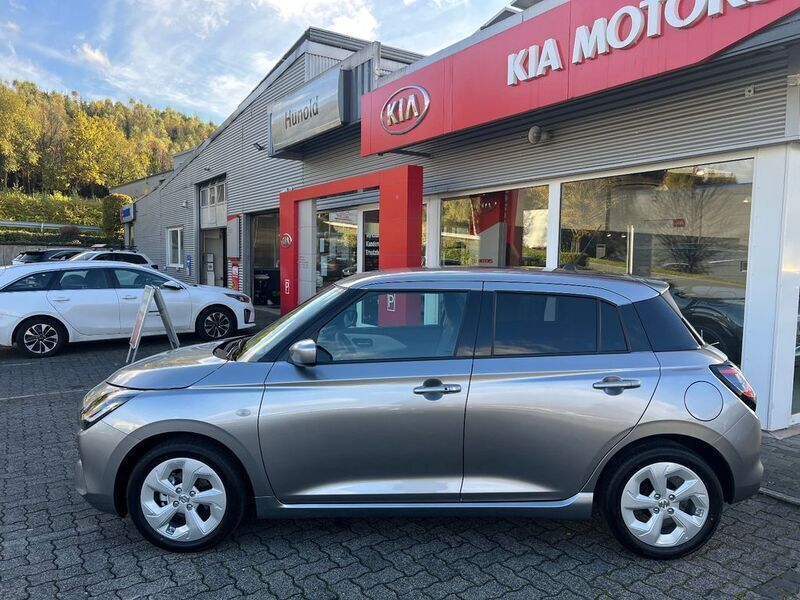 Neu Suzuki Swift Comfort 83 PS (61 kW) 2025 Silber Kleinwagen