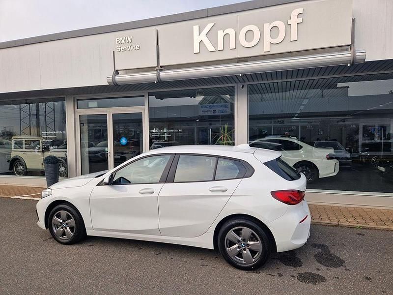 Gebraucht BMW 118 Advantage 136 PS (100 kW) 2023 Weiß Kleinwagen