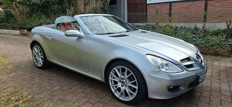 Second-hand Mercedes SLK200 163 CP (119 kW) 2006 Argintiu Cabrio