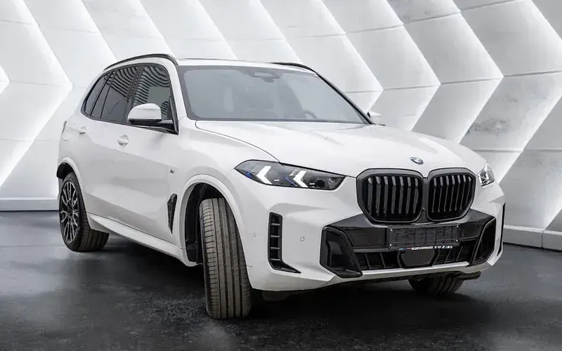 Neu BMW X5 298 PS (219 kW) 2025 Weiß SUV