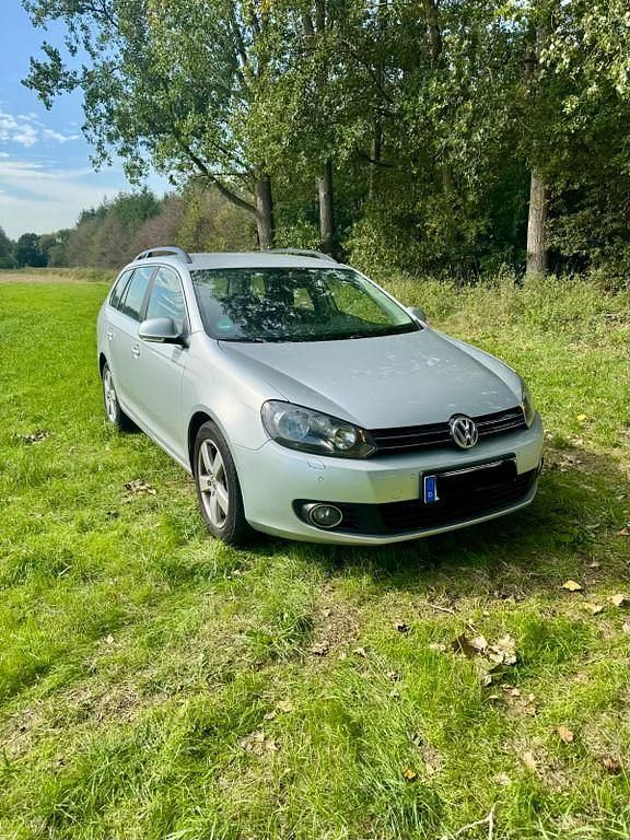 Silber Gebraucht 2013 VW Golf VII Comfortline Kombi | 5.390 € (Superpreis) - Bild 1/4