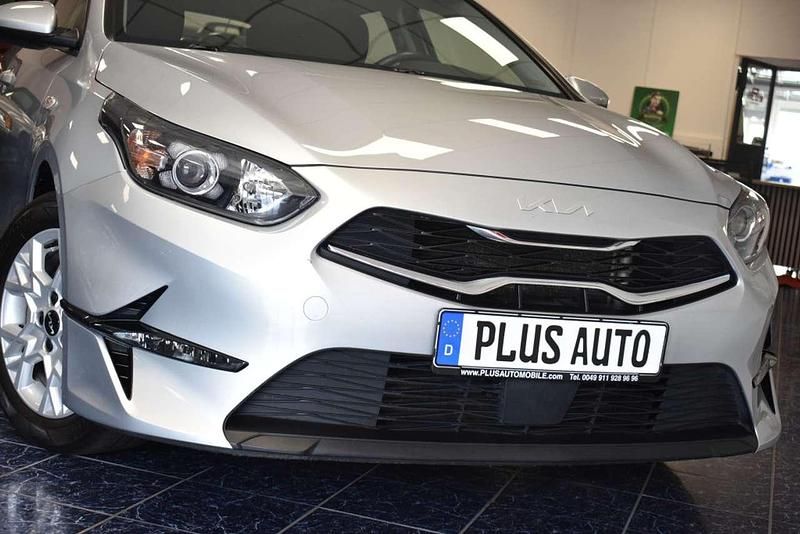 Sparklingsilber Gebraucht 2022 Kia Ceed Sportswagon Kombi | 13.470 € - Bild 1/4