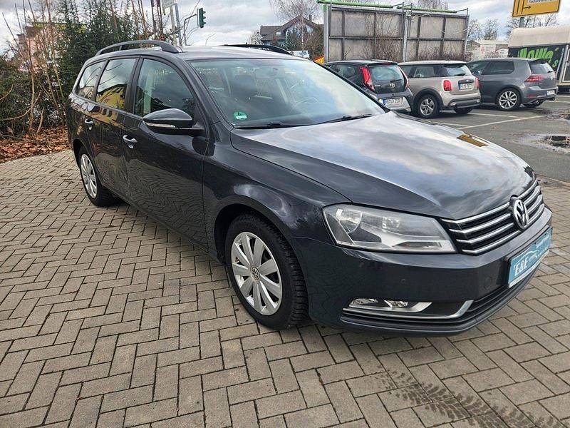 Gebraucht VW Passat Trendline 140 PS (102 kW) 2013 Uranograu Kombi