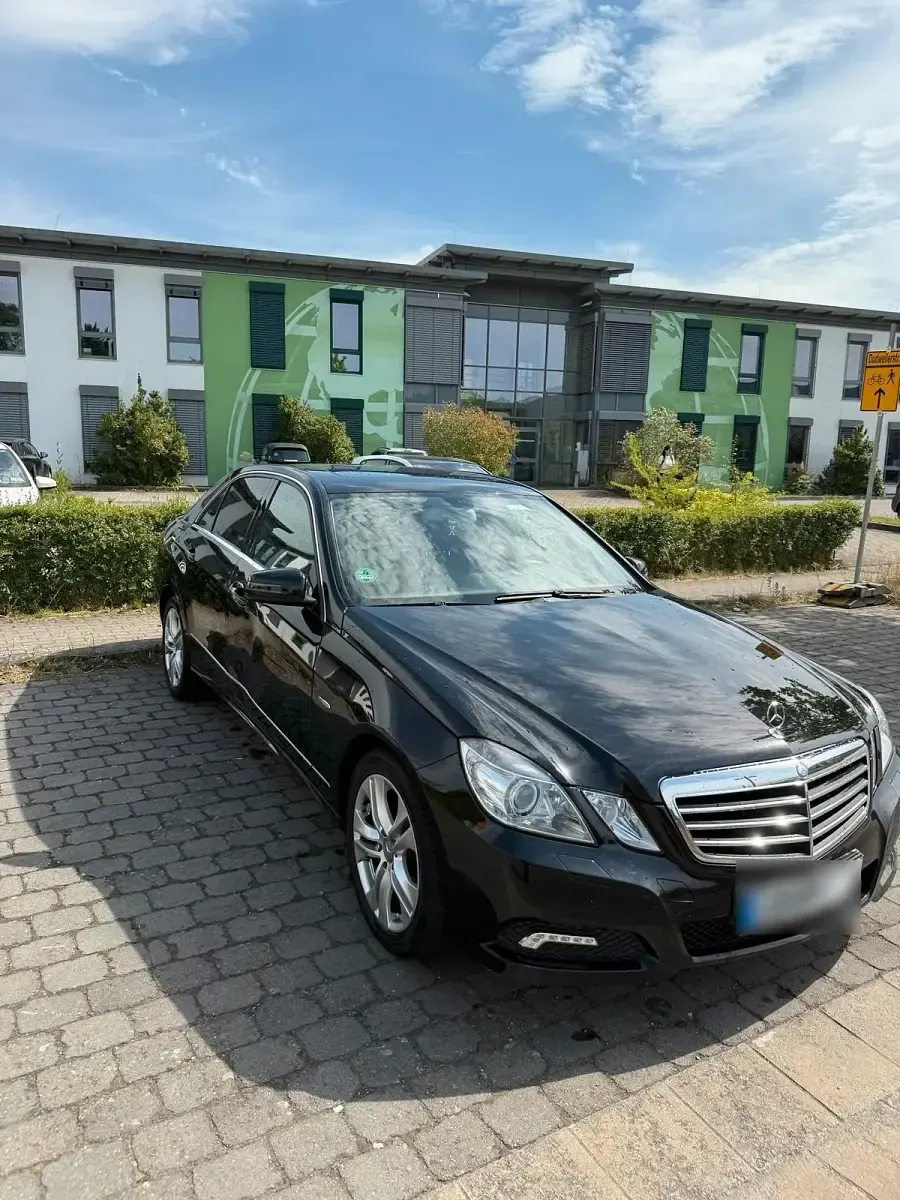 Gebraucht Mercedes E250 204 PS (150 kW) 2010 Schwarz Limousine