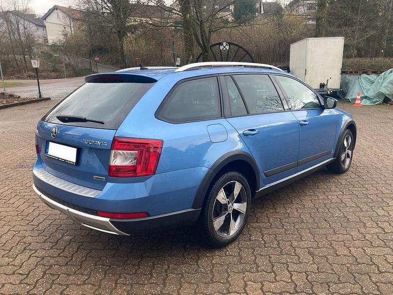 Gebraucht Skoda Octavia 184 PS (135 kW) 2016 Blau Kleinwagen
