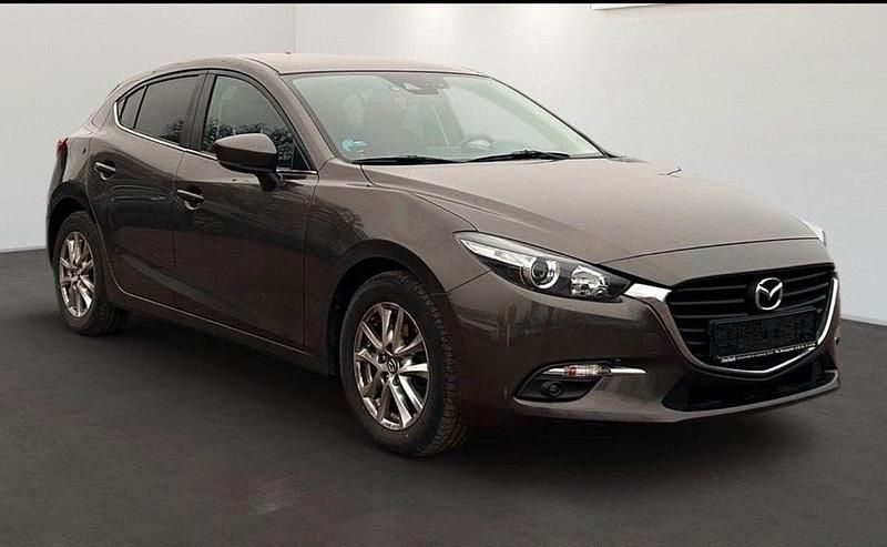 Grau Gebraucht 2017 Mazda 3 Limousine | 11.300 € (Fairer Preis) - Bild 1/4