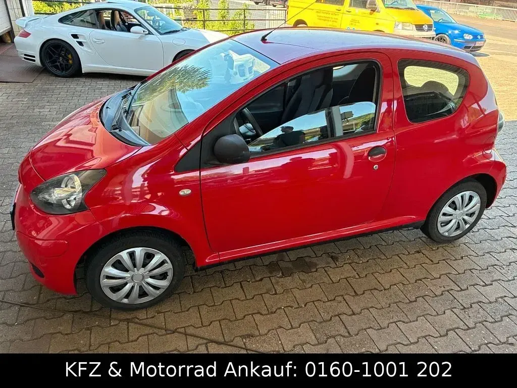 Gebraucht Toyota Aygo 68 PS (50 kW) 2011 Rot Kleinwagen