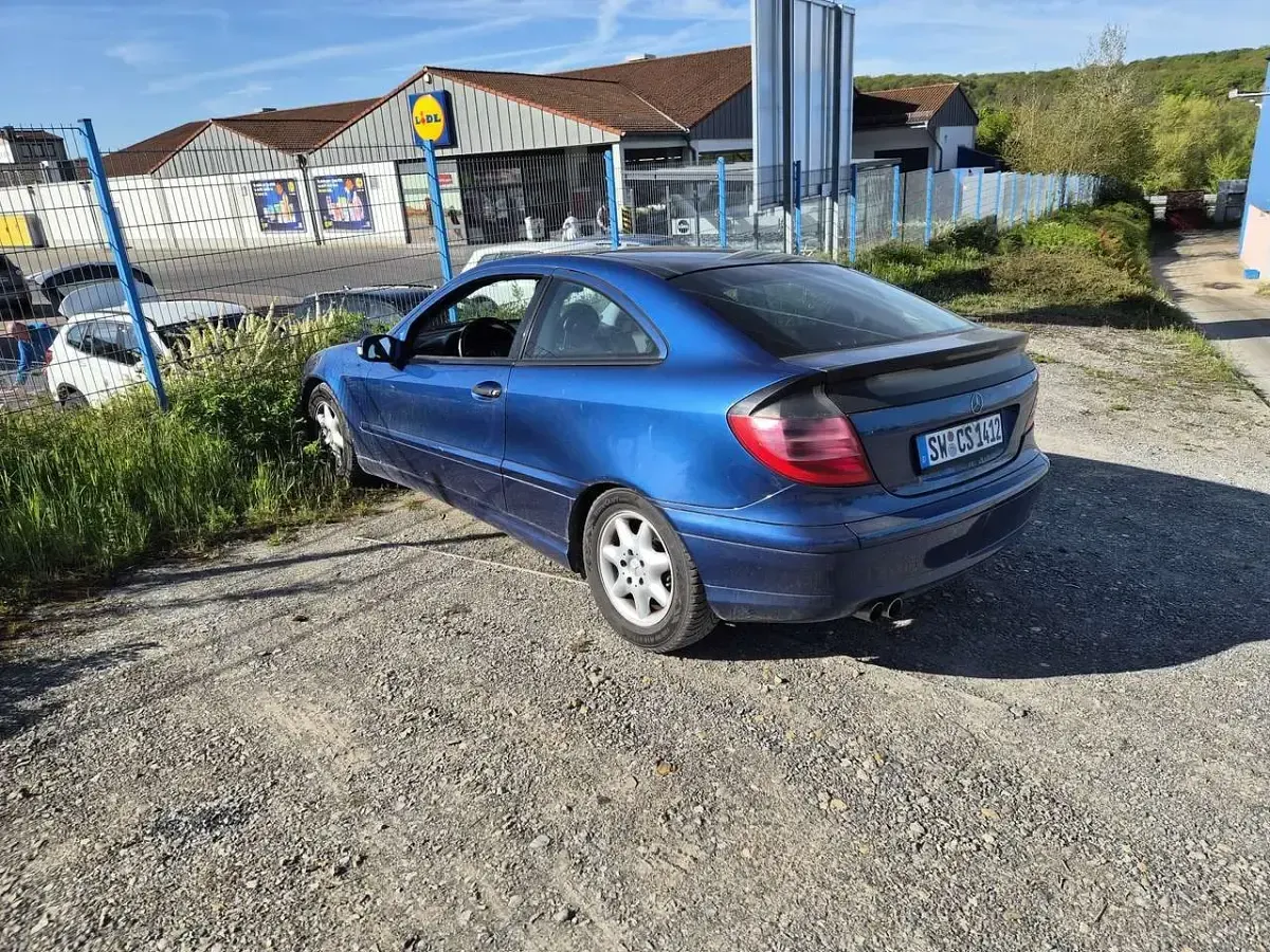 Gebraucht Mercedes C200 163 PS (119 kW) 2001 Blau Coupé