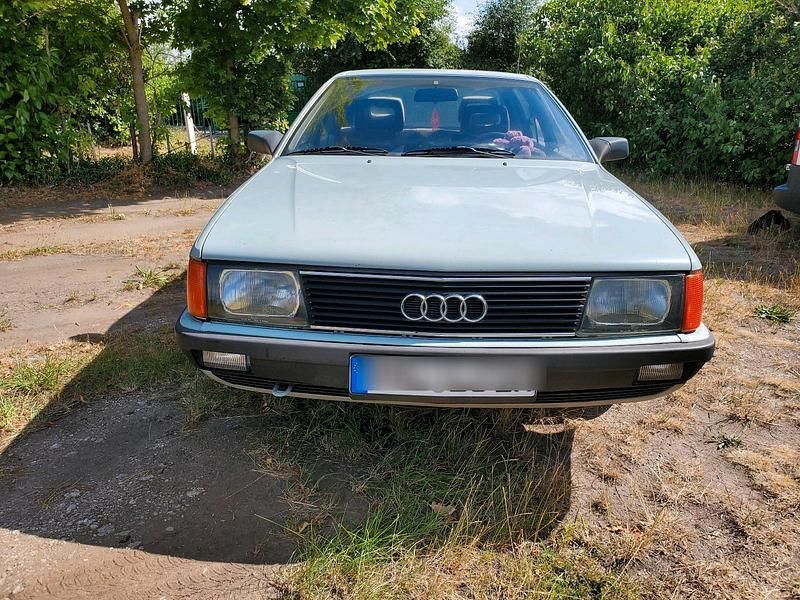 Grün Gebraucht 1985 Audi 100 Limousine | 2.599 € - Bild 1/4