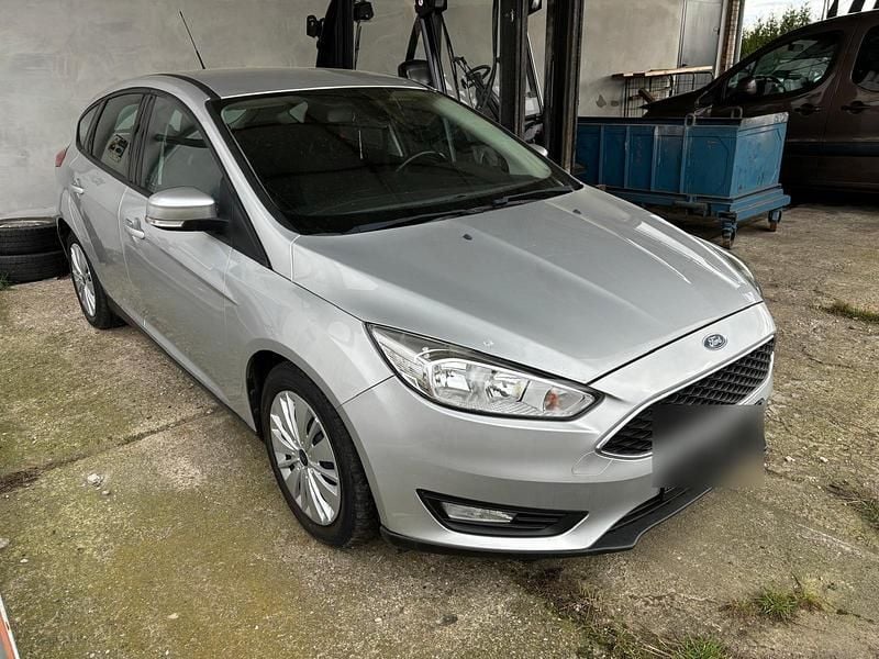 Silber Gebraucht 2016 Ford Focus Kleinwagen | 5.400 € (Superpreis) - Bild 1/4