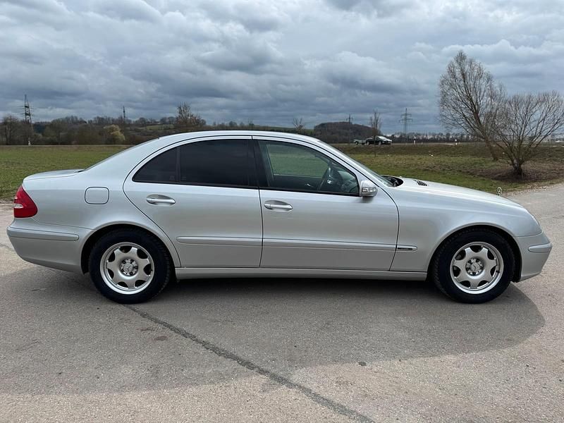 Second-hand Mercedes E240 177 CP (130 kW) 2004 Argintiu Berlinǎ