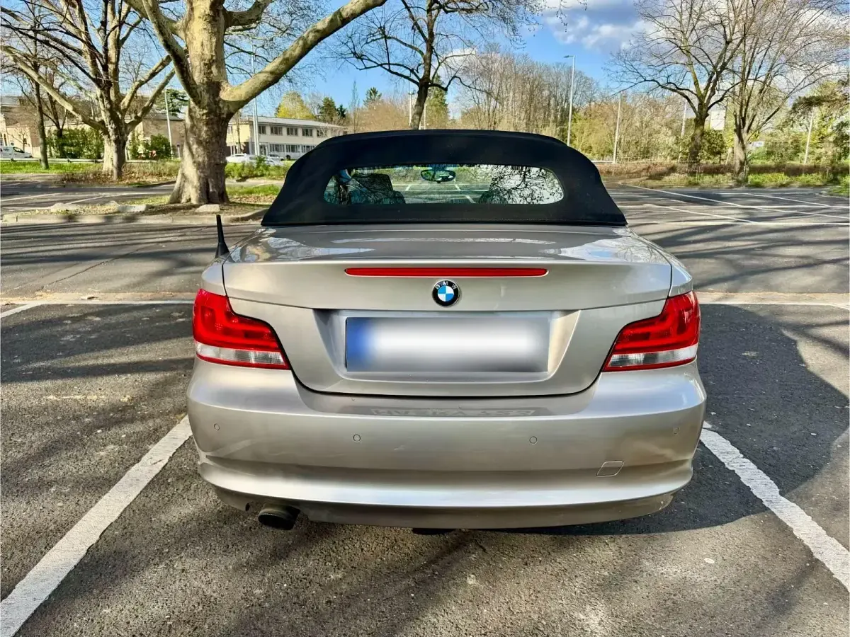 Gebraucht BMW 120 Cabriolet Sport Line 170 PS (125 kW) 2011 Silber Cabrio