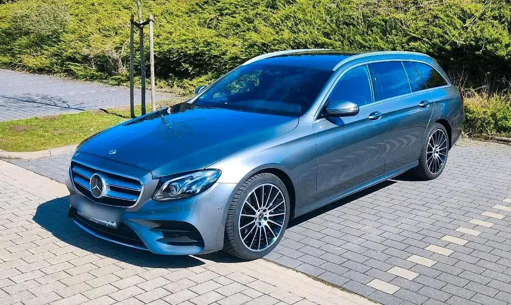 Gebraucht Mercedes E220 AMG line 194 PS (142 kW) 2018 Grau Kombi