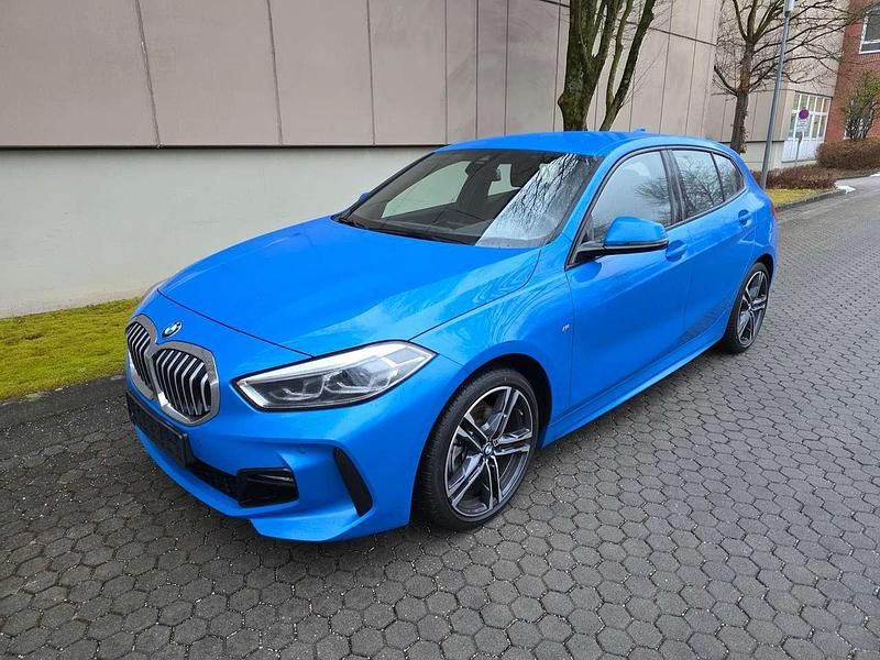 Gebraucht BMW 118 M Sport 136 PS (100 kW) 2022 Misano blau metallic Kleinwagen