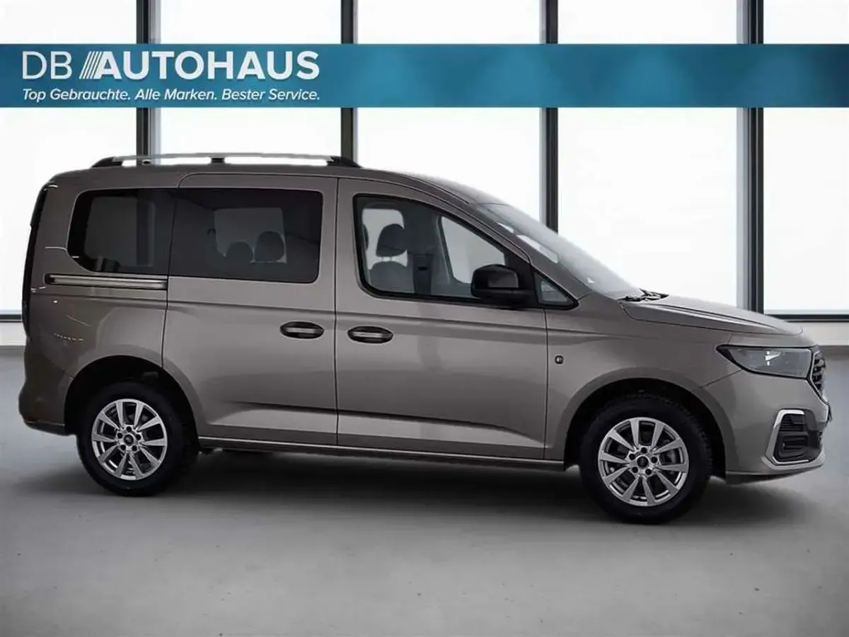 Gebraucht Ford Tourneo Connect Titanium 102 PS (75 kW) 2024 Silber Van / Kleinbus