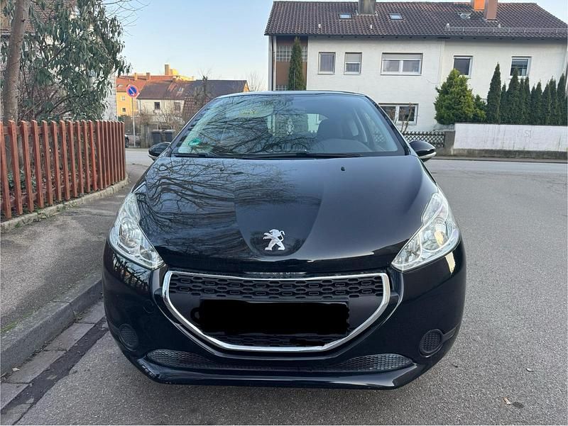 Gebraucht Peugeot 208 82 PS (60 kW) 2015 Schwarz Kleinwagen