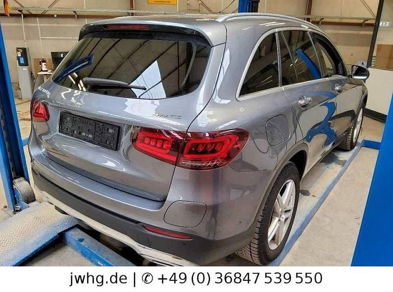 Gebraucht Mercedes GLC300e 306 PS (225 kW) 2022 Grau SUV