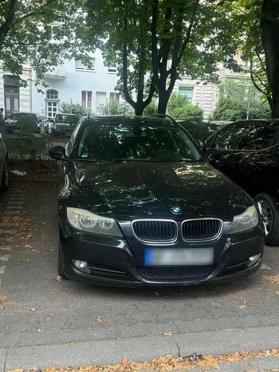 Gebraucht BMW 320 184 PS (135 kW) 2009 Schwarz Kombi
