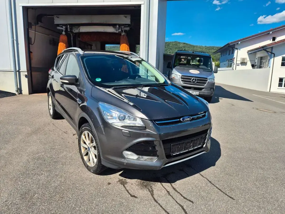 Gebraucht Ford Kuga Titanium 150 PS (110 kW) 2015 Grau SUV