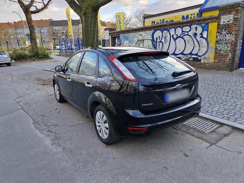 Gebraucht Ford Focus 75 PS (55 kW) 2010 Schwarz Limousine