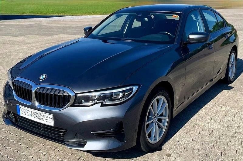 Grau Gebraucht 2020 BMW 320 Advantage Limousine | 19.950 € (Superpreis) - Bild 1/4