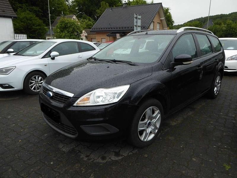 Pantherschwarz metallic Gebraucht 2010 Ford Focus Style Kombi | 3.500 € (Fairer Preis) - Bild 1/4