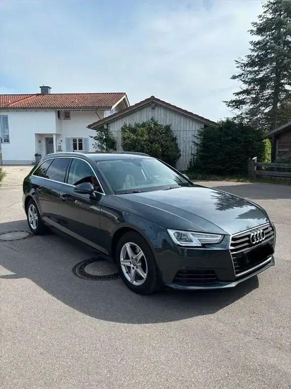 Gebraucht Audi A4 150 PS (110 kW) 2018 Grau Kombi