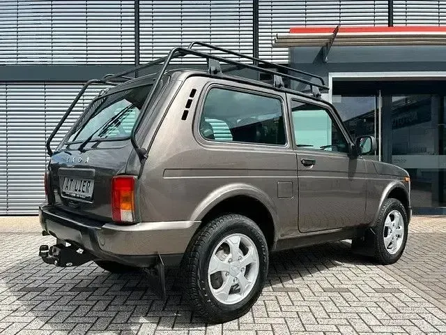 Gebraucht Lada Taiga 83 PS (61 kW) 2017 Grau SUV