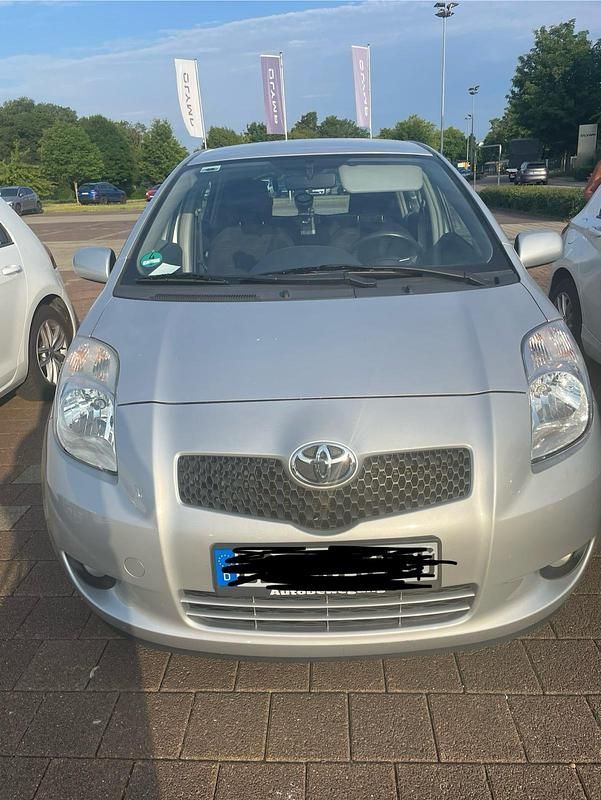 Silber Gebraucht 2008 Toyota Yaris Limousine | 4.200 € (Etwas zu teuer) - Bild 1/4