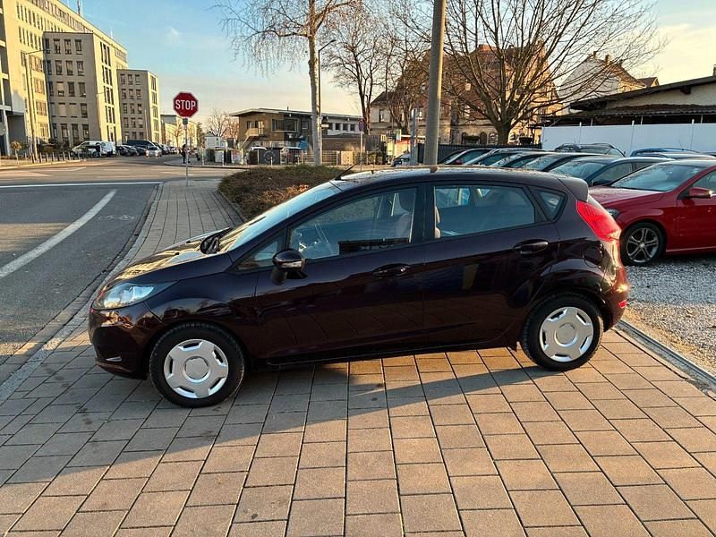 Gebraucht Ford Fiesta Trend 90 PS (66 kW) 2010 Silber Kleinwagen
