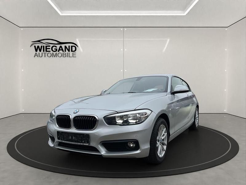 Silber Gebraucht 2019 BMW 118 Advantage Kleinwagen | 16.990 € (Fairer Preis) - Bild 1/4