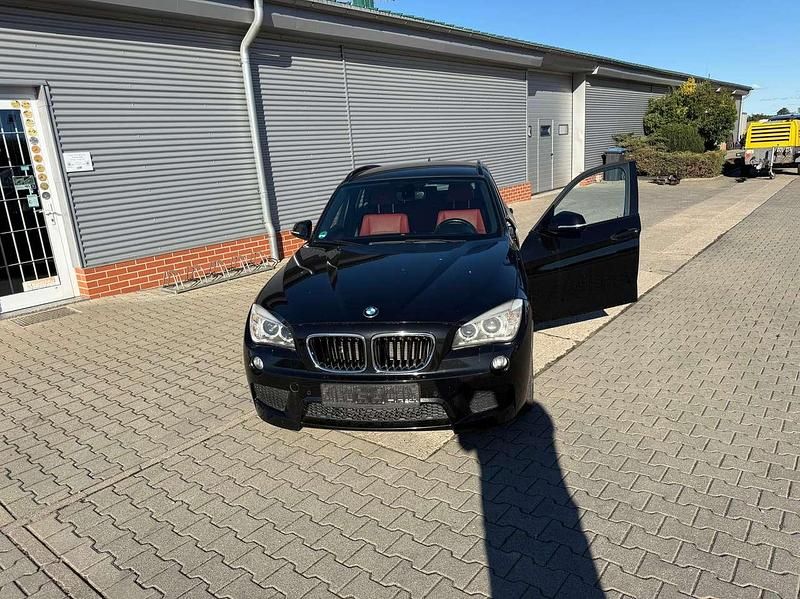 Saphirschwarz Gebraucht 2014 BMW X1 SUV | 12.500 € (Fairer Preis) - Bild 1/4