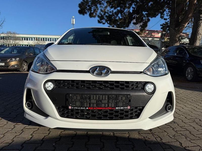 Weiß Gebraucht 2018 Hyundai i10 Passion Kleinwagen | 4.999 € (Fairer Preis) - Bild 1/4