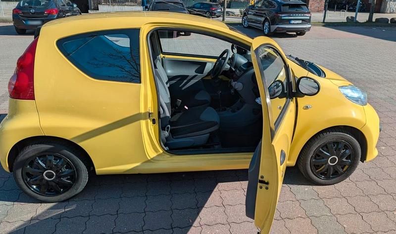Gebraucht Peugeot 107 68 PS (50 kW) 2006 Gelb Kleinwagen