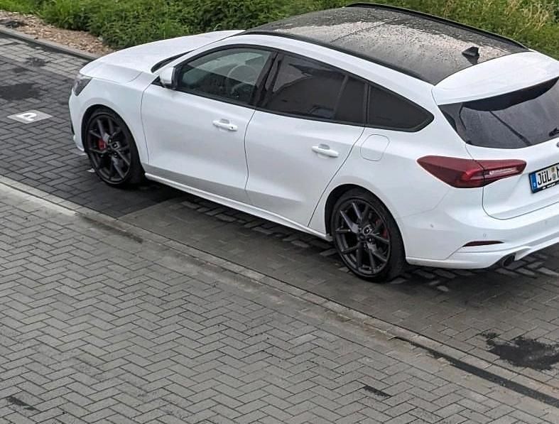 Weiß Gebraucht 2024 Ford Focus ST Kombi | 32.500 € (Guter Preis) - Bild 1/4