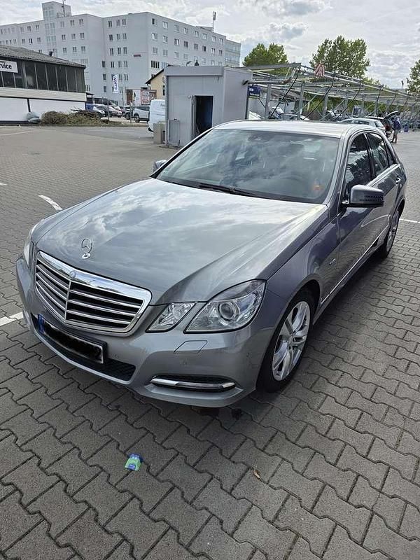 Gebraucht Mercedes E250 Avantgarde 204 PS (150 kW) 2011 Limousine