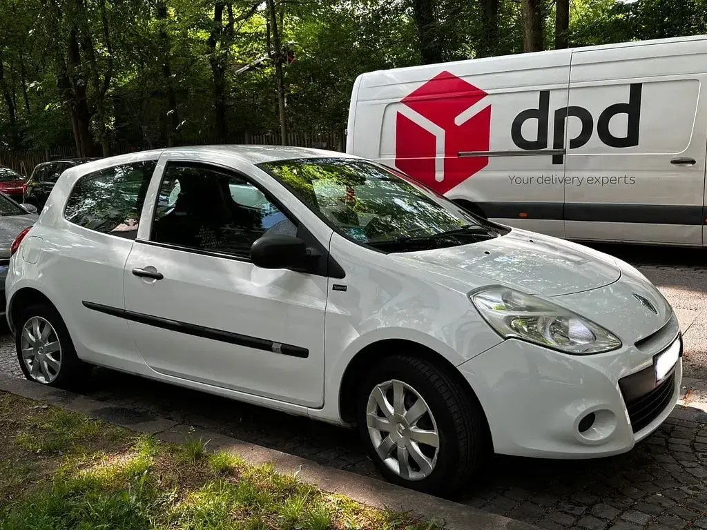 Gebraucht Renault Clio IV 75 PS (55 kW) 2012 Weiß Limousine